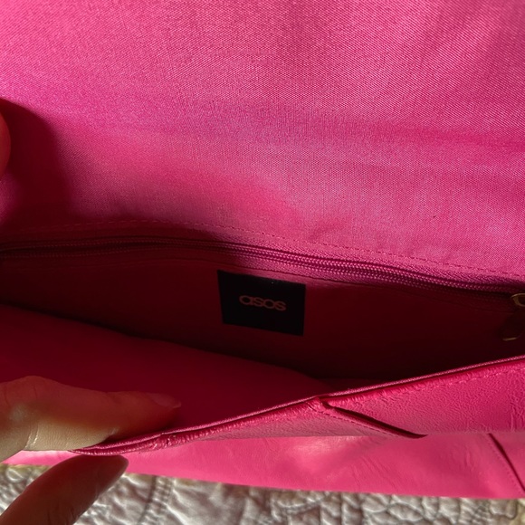 ASOS large pink envelope clutch - Picture 3 of 4